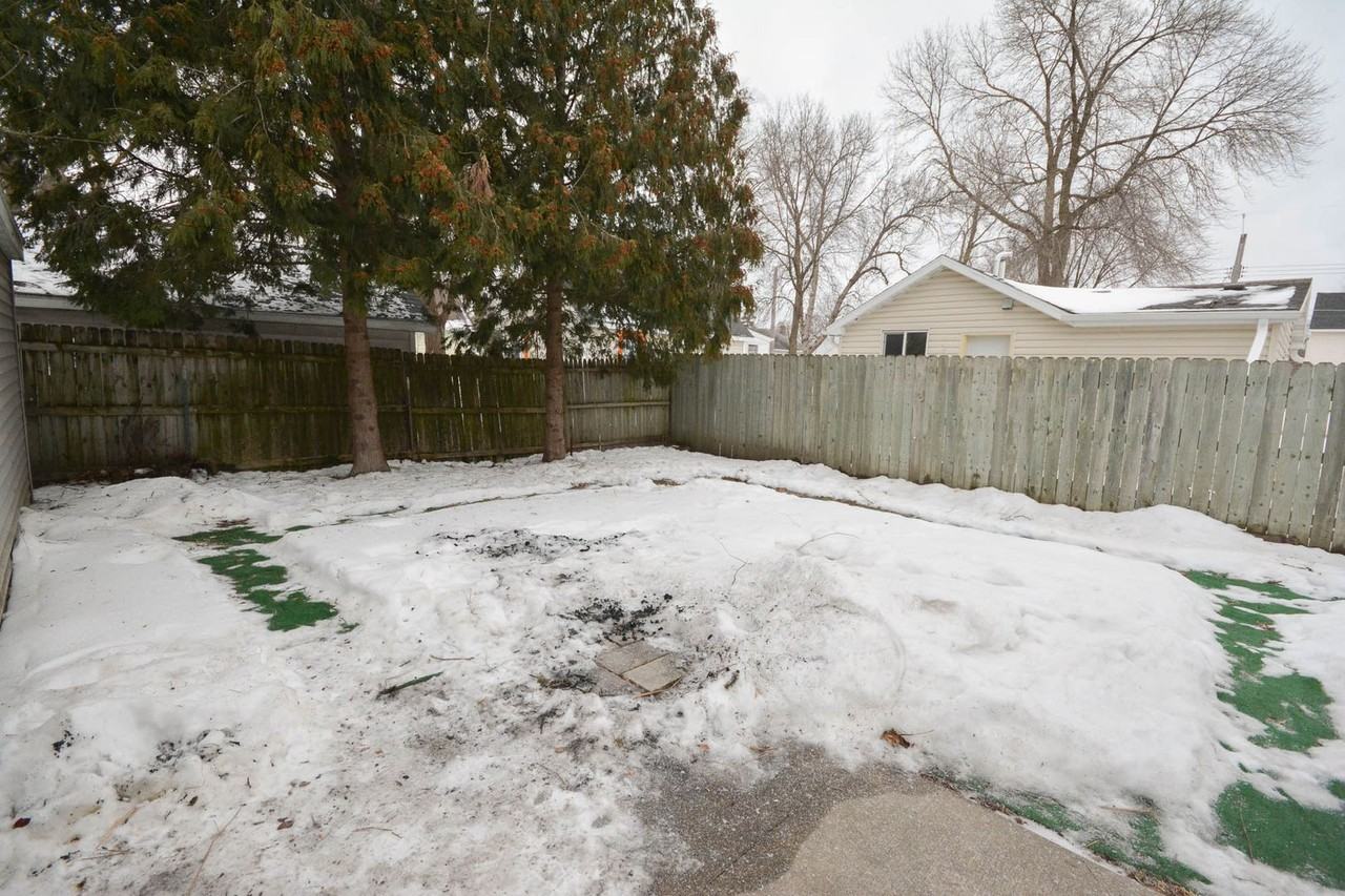 215 14th Ave Ne - Photo 3 of 13