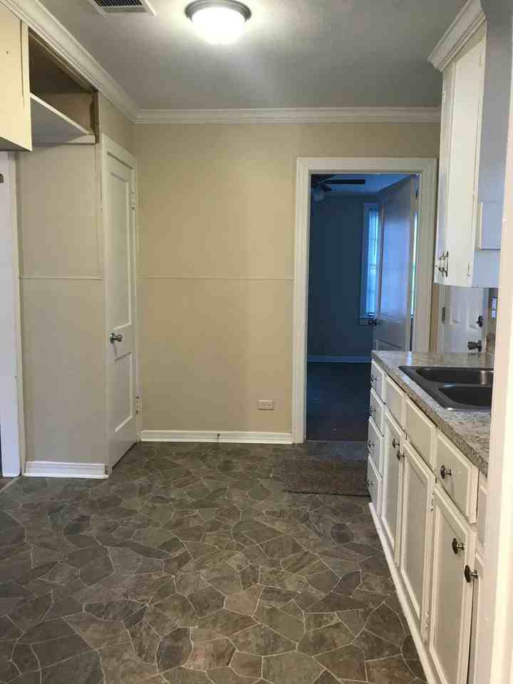 2334 Julia St - Photo 4 of 8