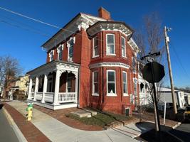 featured image of 418 N Loudoun St