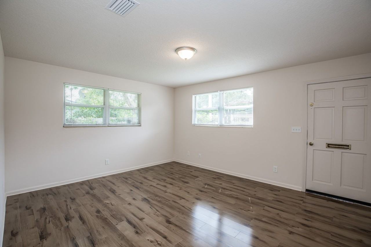 3805 Anvers Blvd - Photo 6 of 20