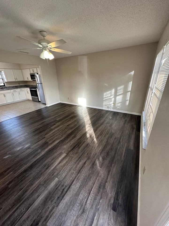 111 Louisiana Ave - Photo 3 of 12