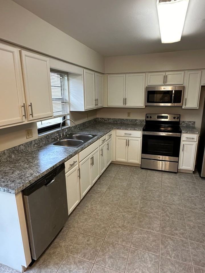 111 Louisiana Ave - Photo 5 of 12