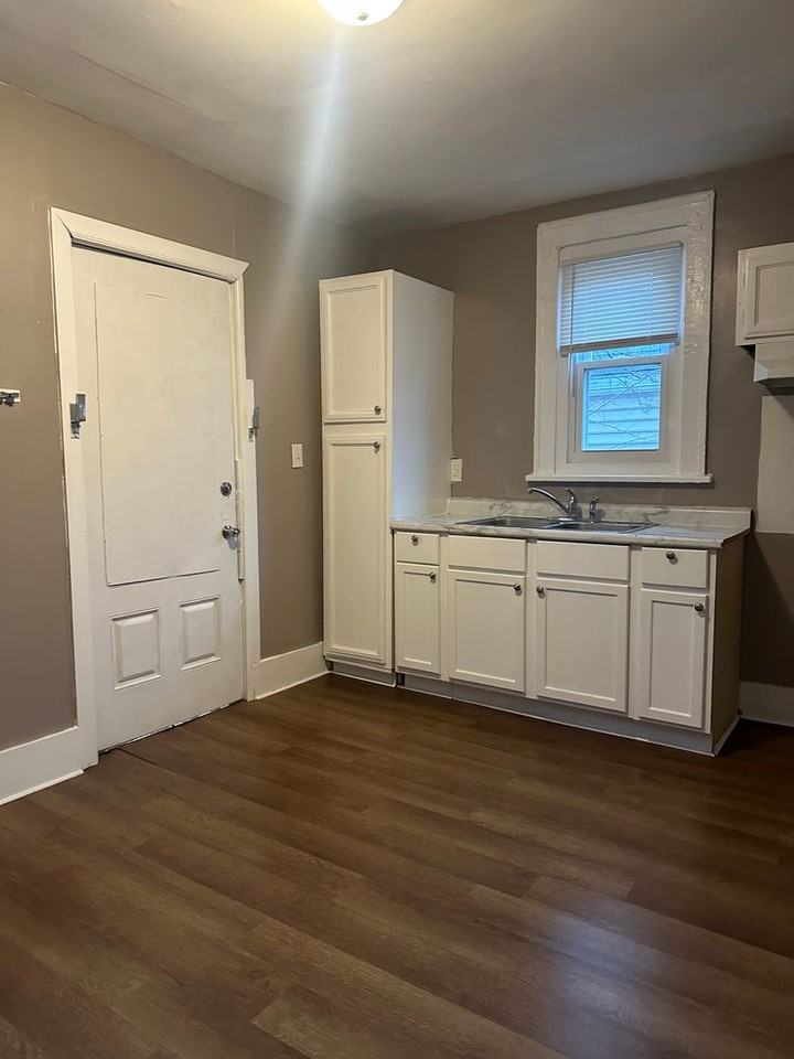 1871 Cleveland Ave - Photo 4 of 9