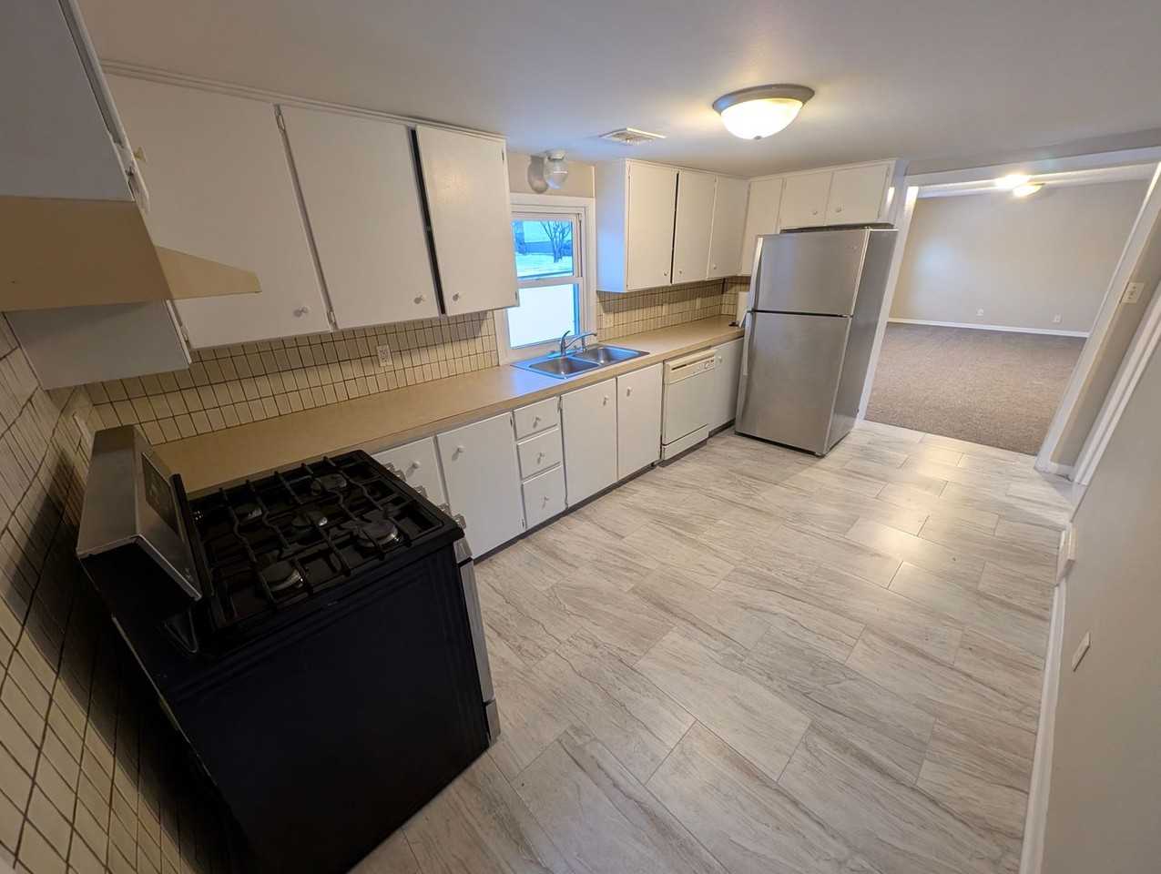 216 Hart Ave - Photo 2 of 13