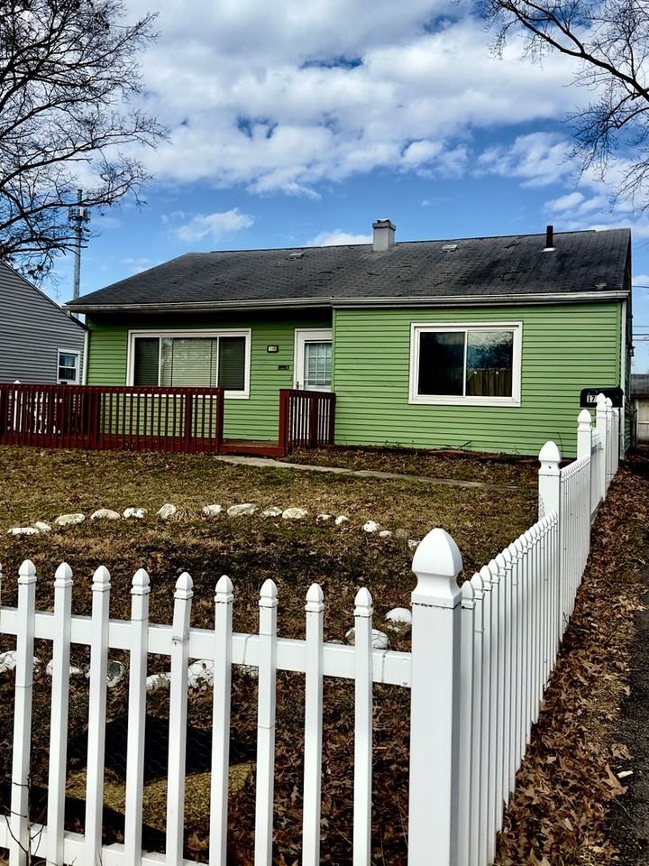 1748 Ward Rd - Photo 3 of 35