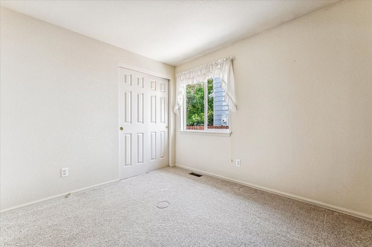 11228 W Progress Ave - Photo 5 of 35