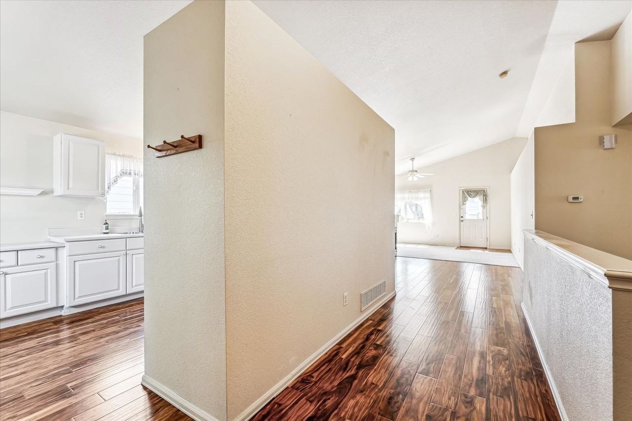 11228 W Progress Ave - Photo 7 of 35