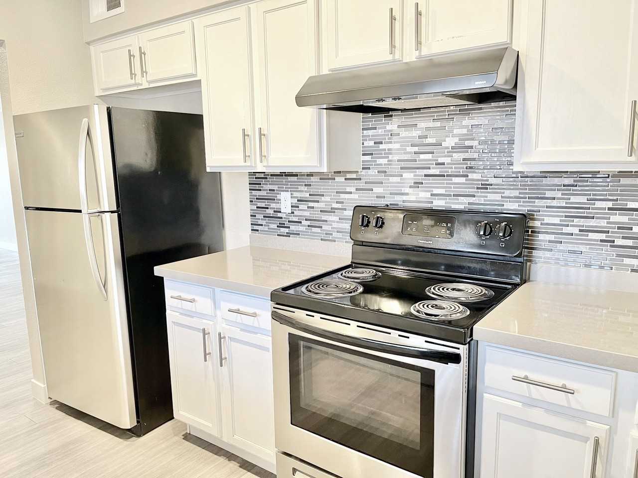 6542 N 17th Ave #16 - Photo 5 of 36