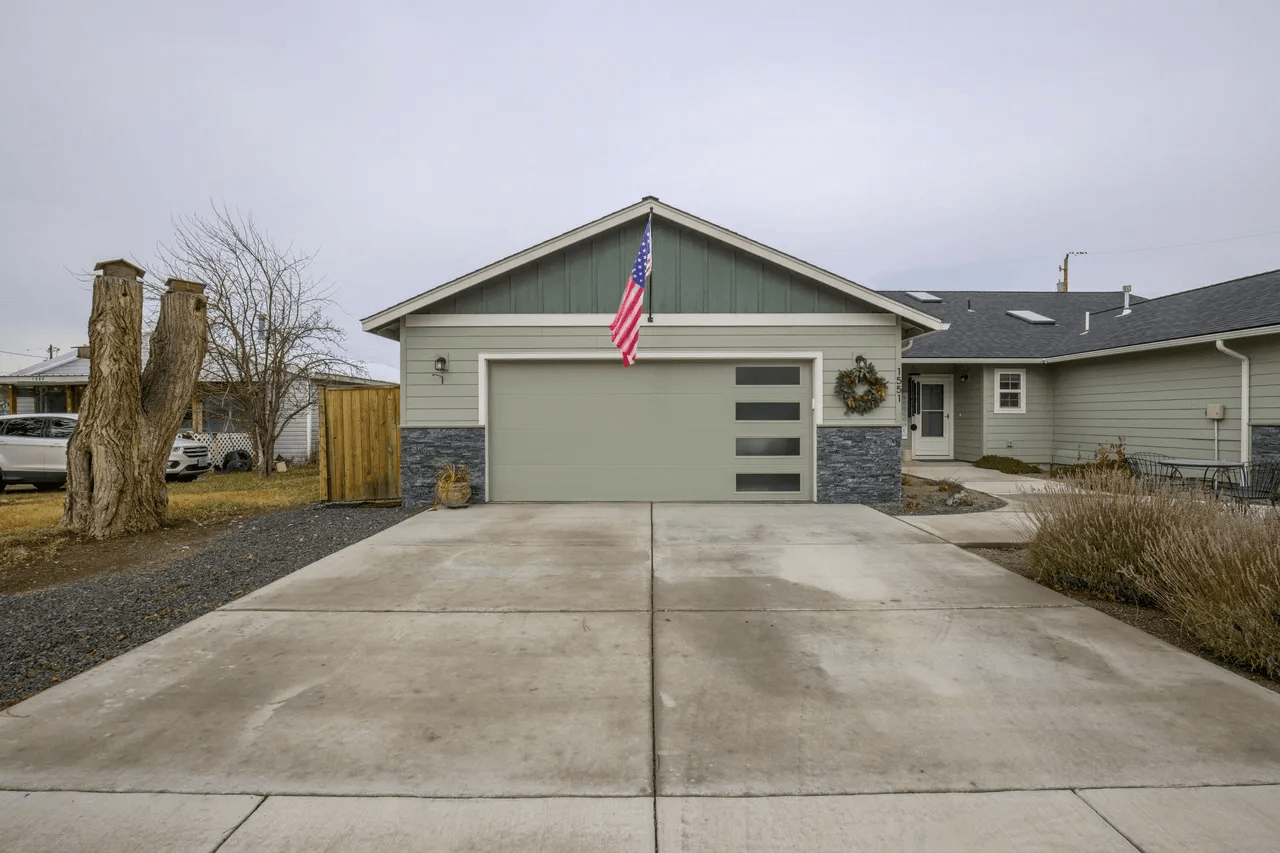 1551 Sw Kalama Ave #NA - Photo 2 of 36