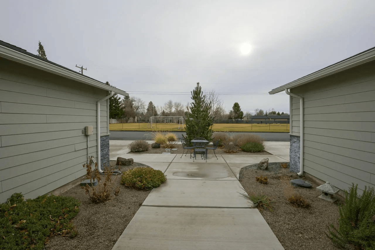 1551 Sw Kalama Ave #NA - Photo 4 of 36