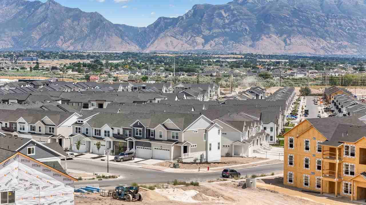 1298 N Sage Dr - Photo 2 of 17