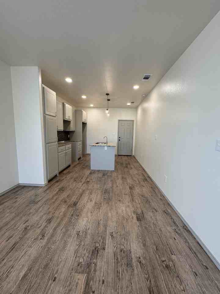 1516 E 27th St #B - Photo 3 of 8