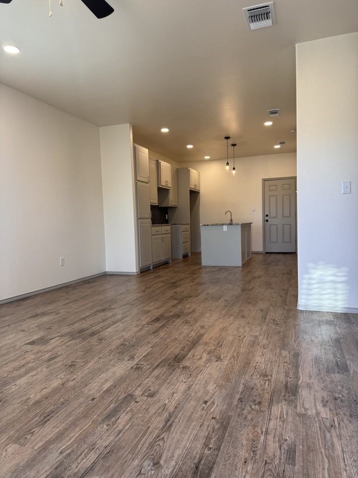 1516 E 27th St #B - Photo 4 of 8