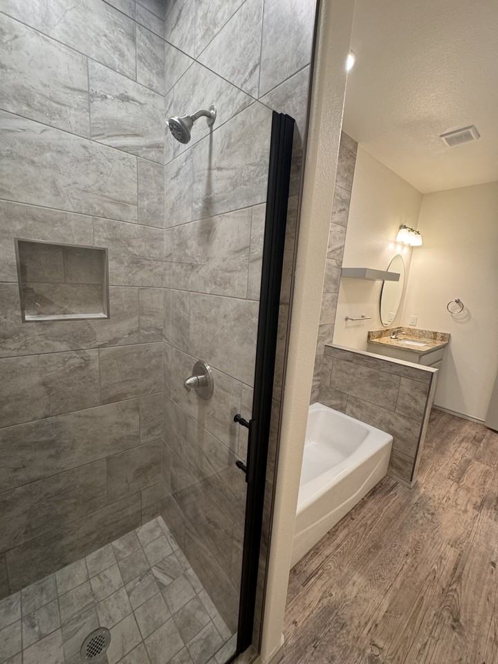 1516 E 27th St #B - Photo 6 of 8