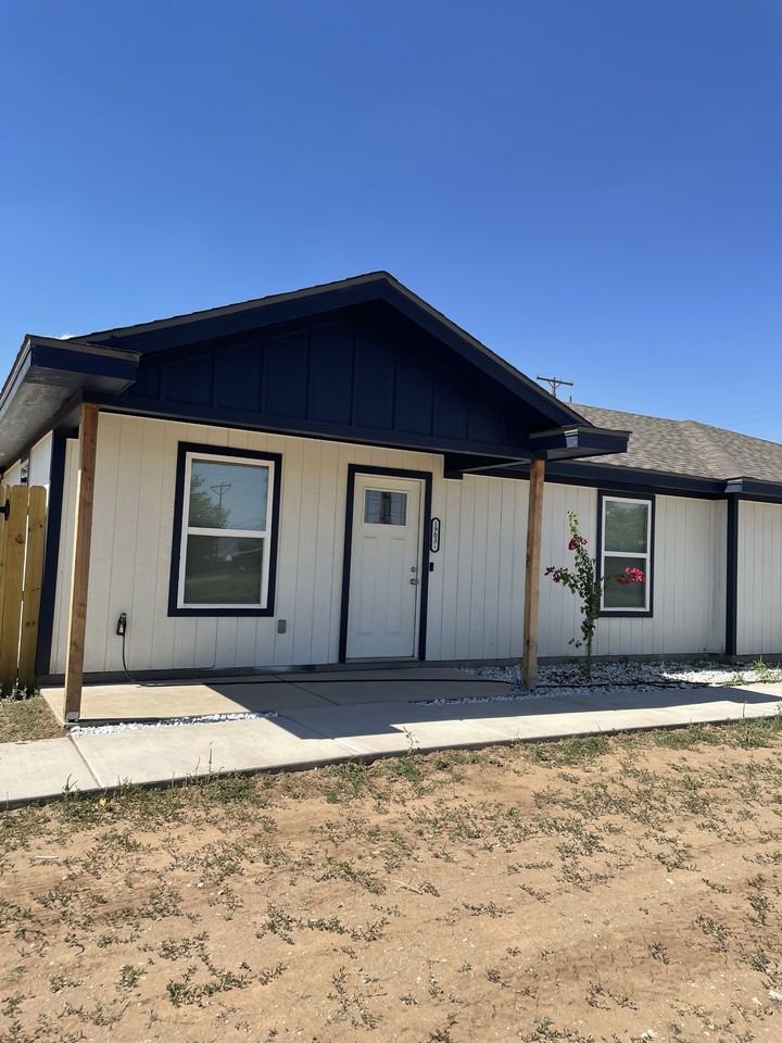 1903 East 15th Street #B - Photo 2 of 11