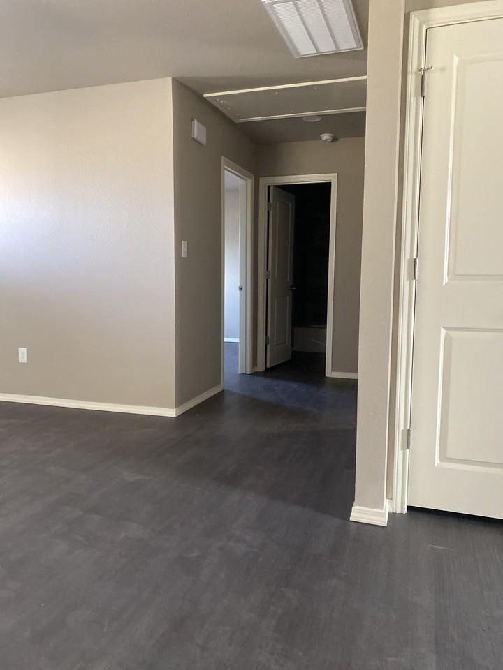 1903 East 15th Street #B - Photo 4 of 11