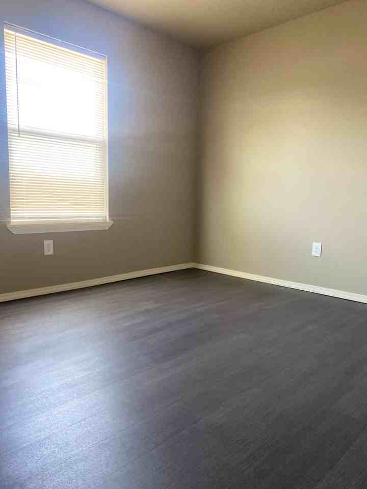 1903 East 15th Street #B - Photo 6 of 11