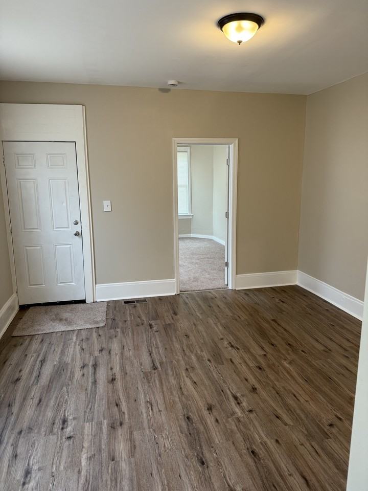154 Franklin St #1stFL - Photo 2 of 16