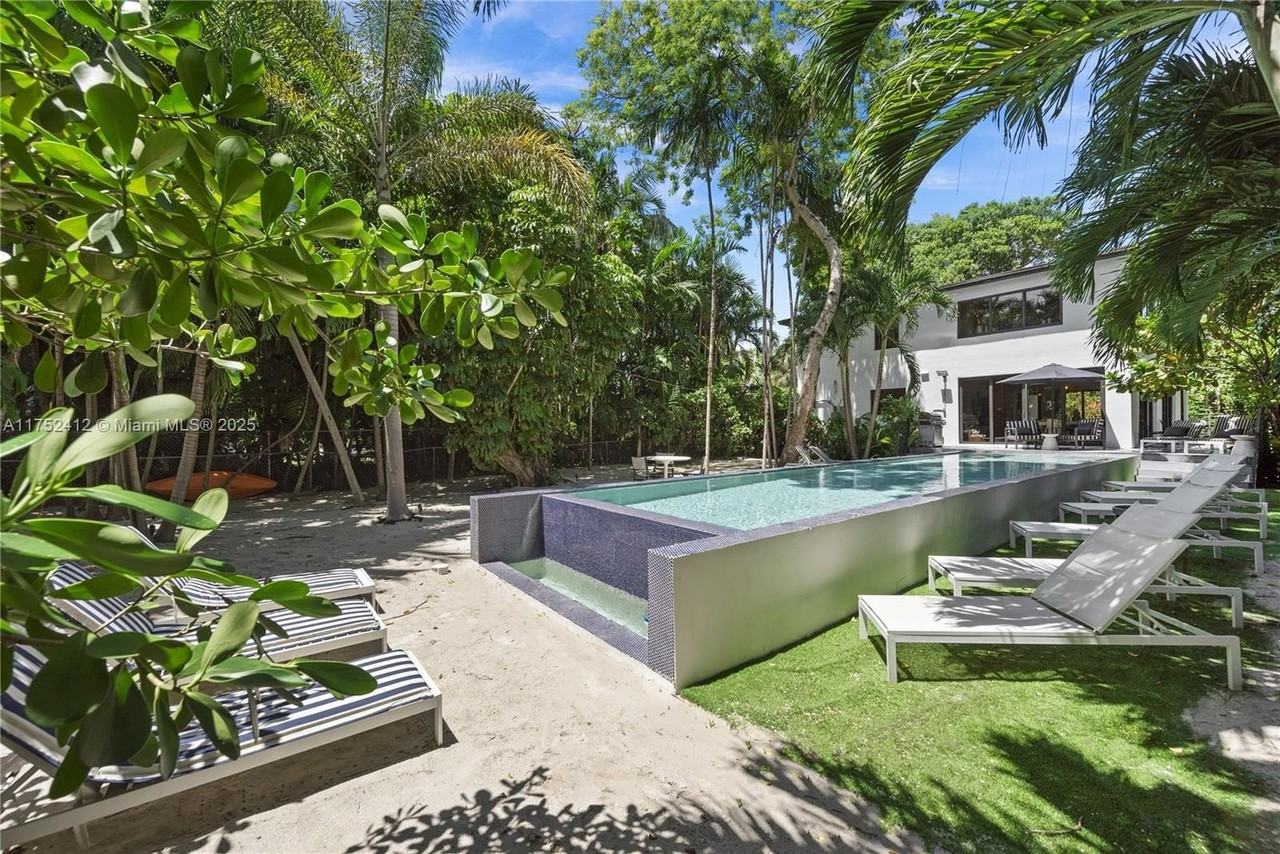 1210 Ne 89th St #0 - Photo 3 of 30