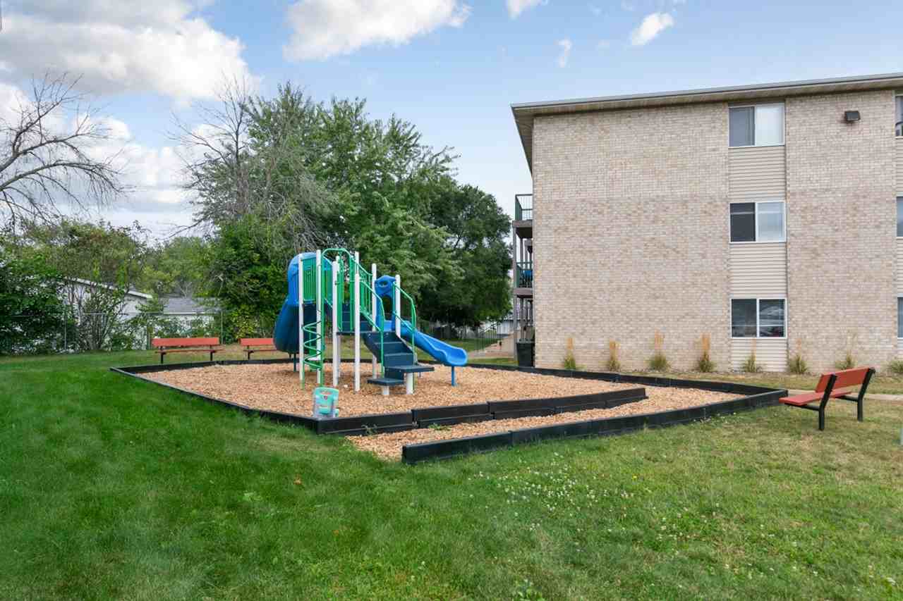 The Manor at Med City - Photo 4 of 50