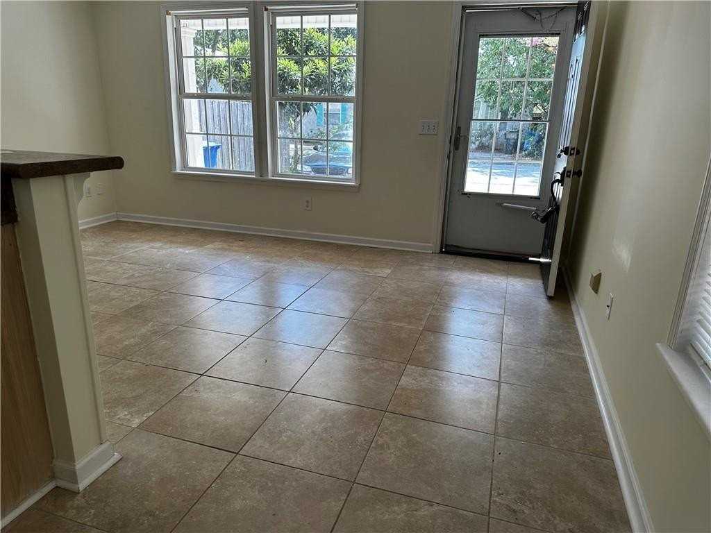 110 Palmetto St - Photo 5 of 14