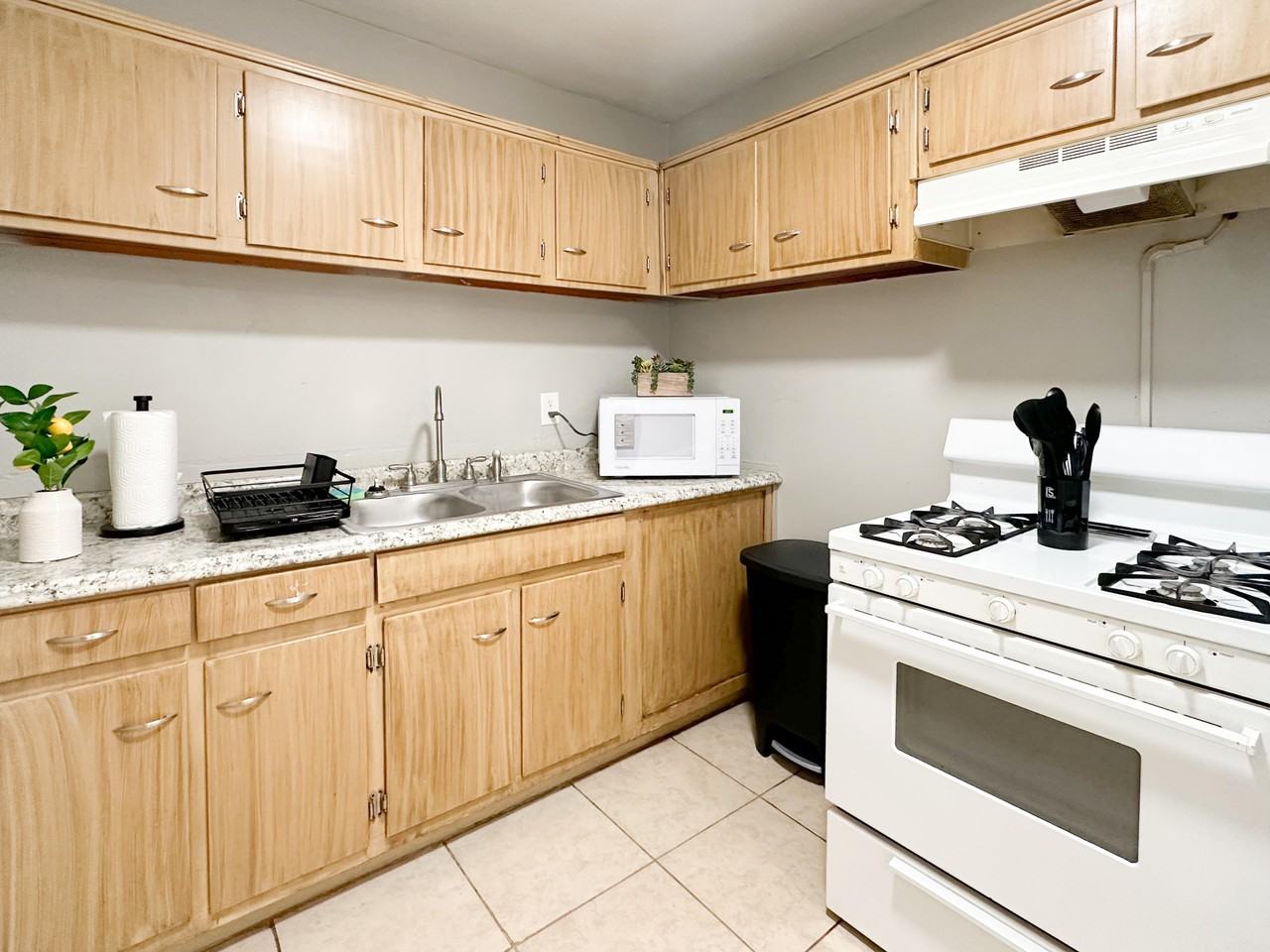 E Ohio St - Photo 3 of 12