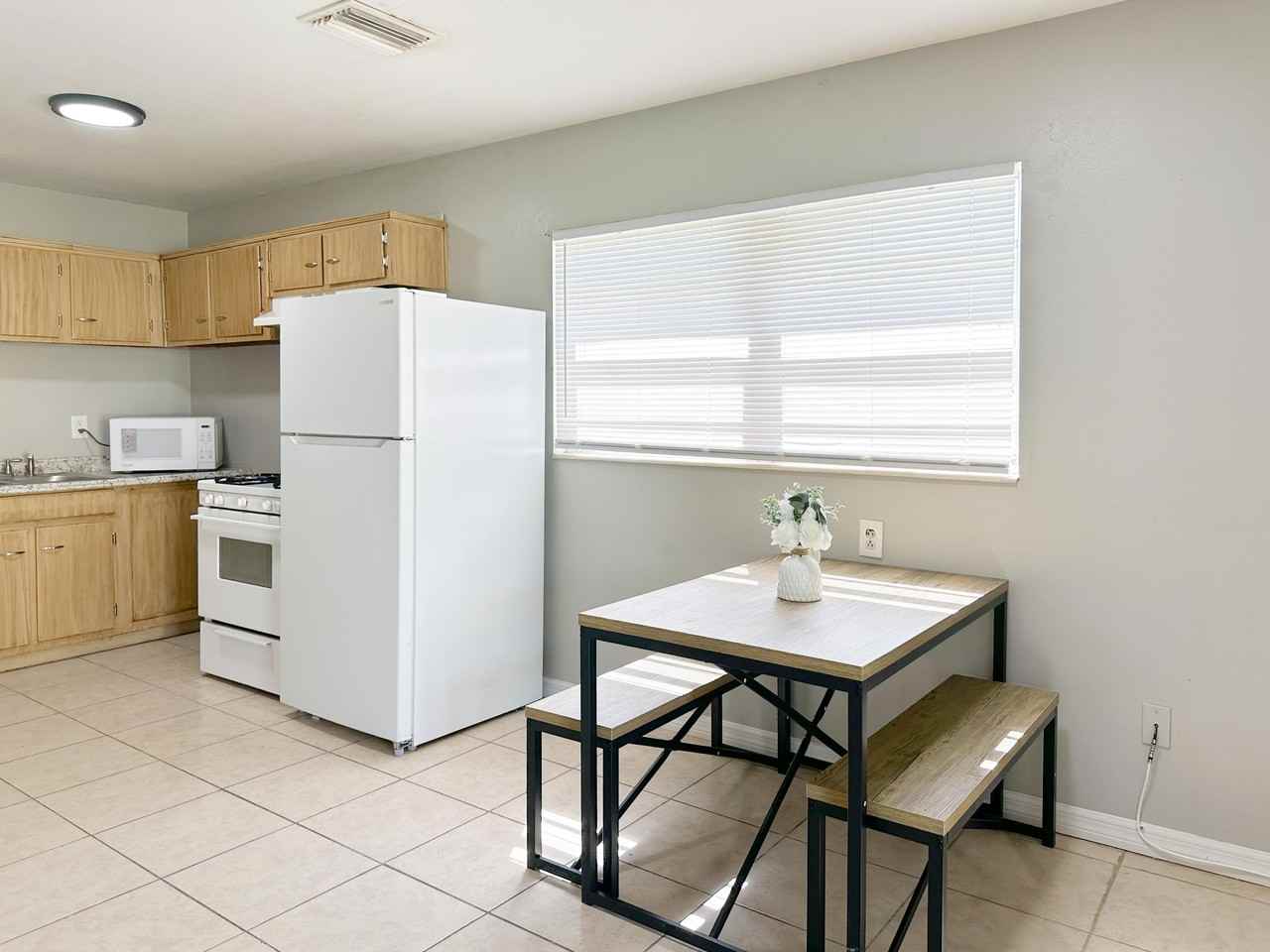 E Ohio St - Photo 5 of 12