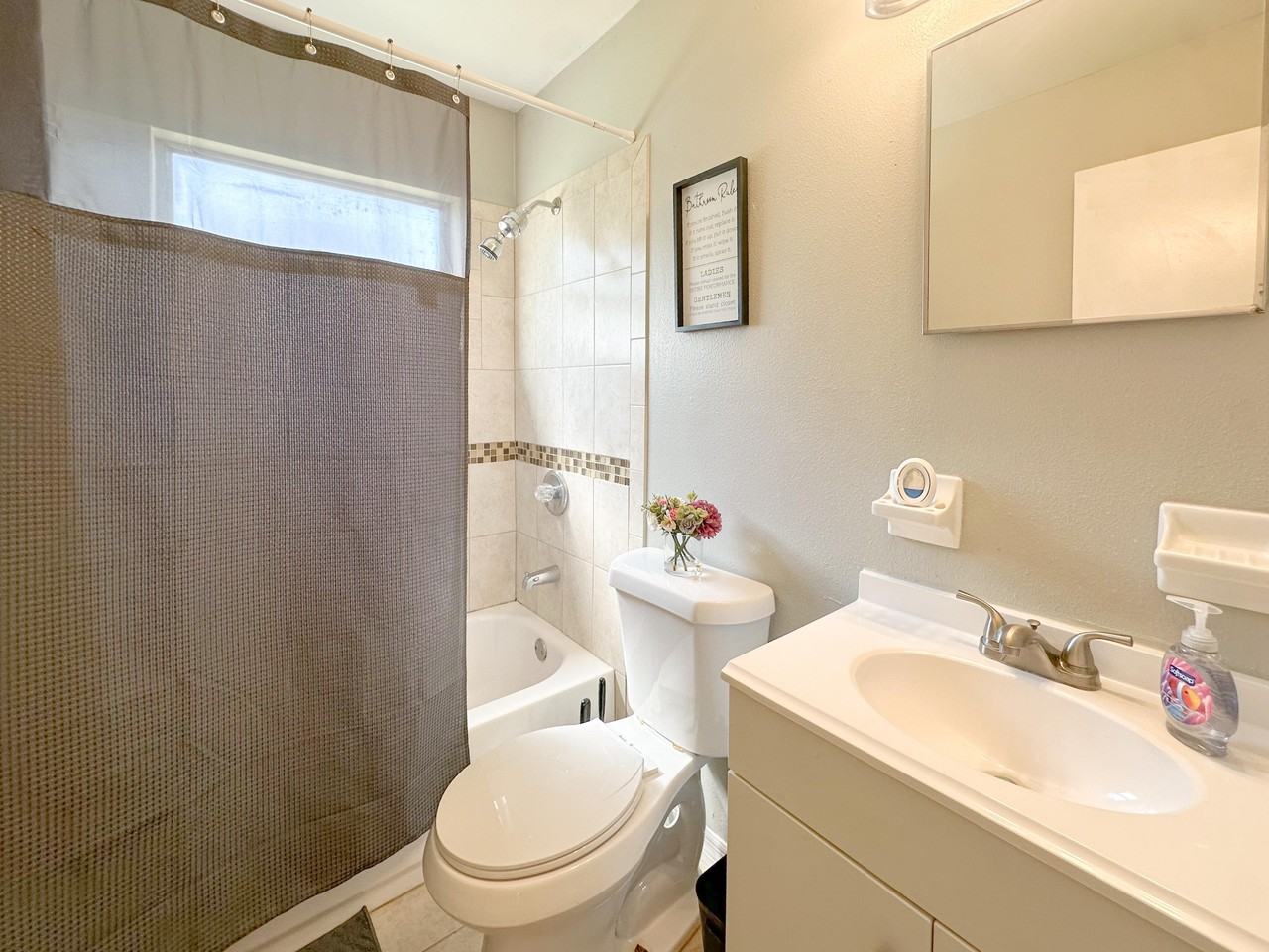 E Ohio St - Photo 6 of 12