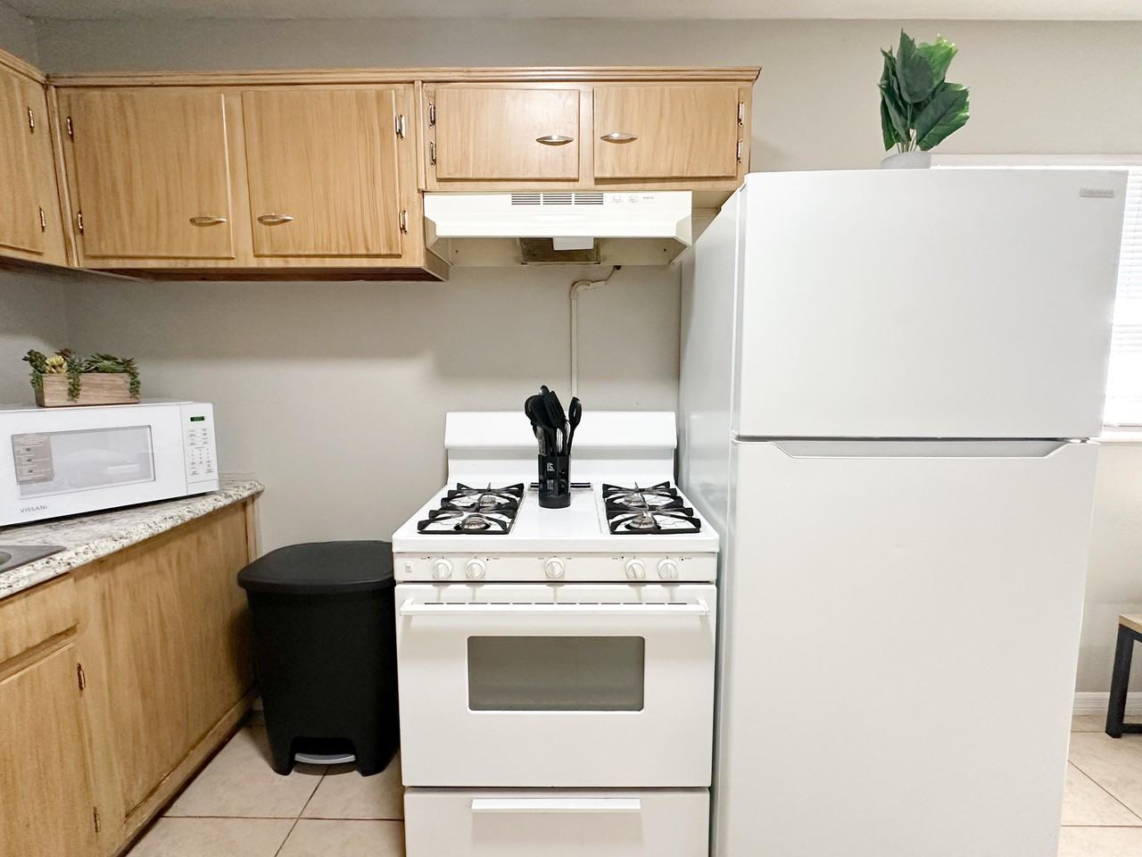 E Ohio St - Photo 7 of 12