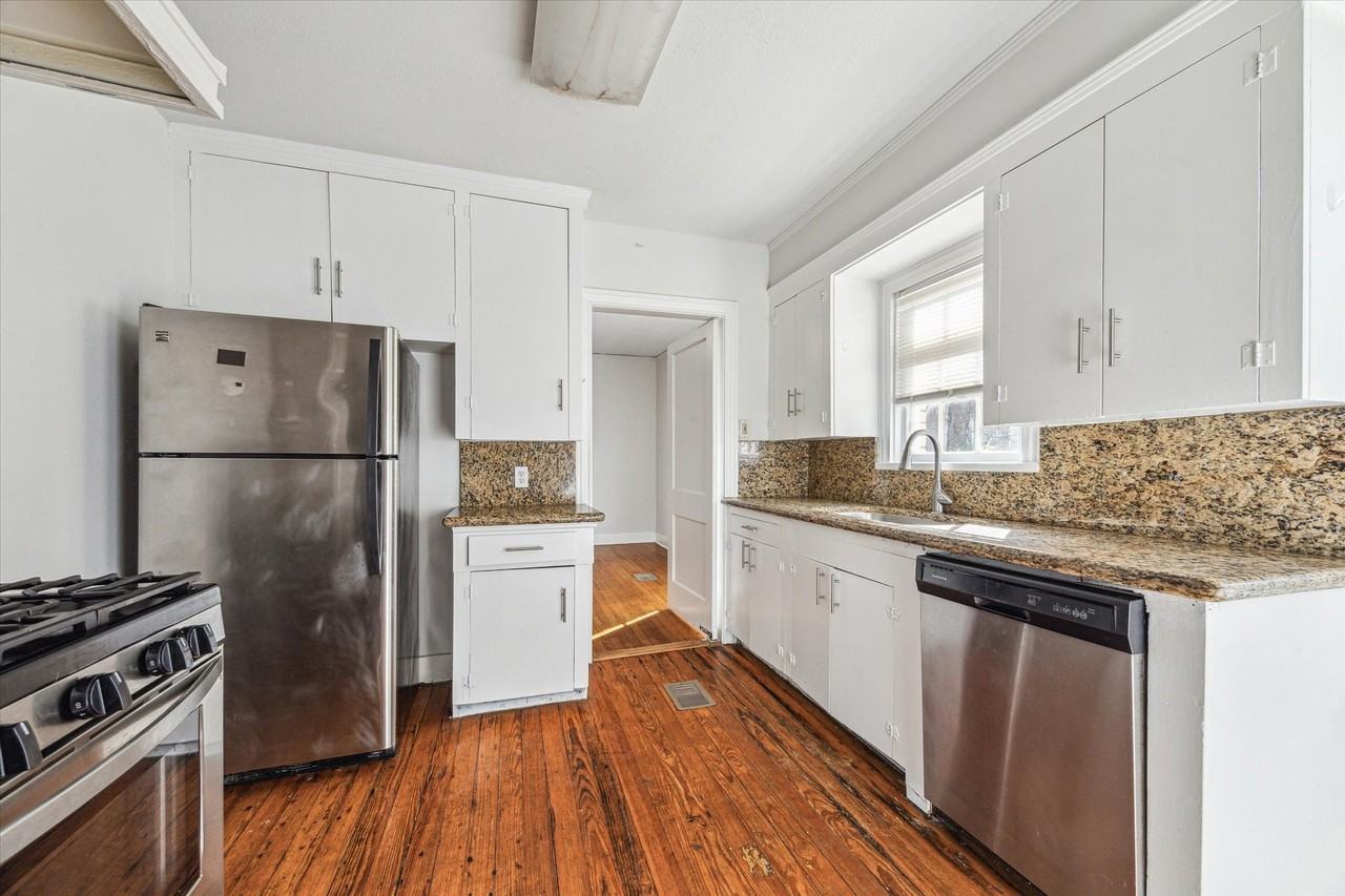 422 Lovett Blvd - Photo 4 of 14