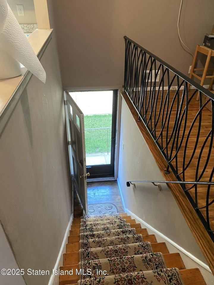 492 Ashworth Ave - Photo 3 of 17