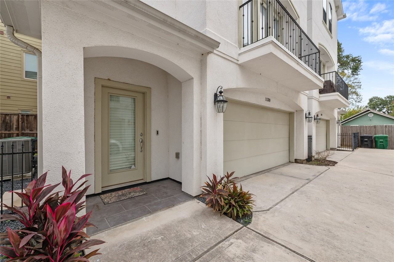 1130 W 24th St - Photo 2 of 23