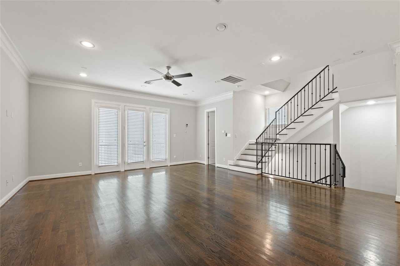 1130 W 24th St - Photo 4 of 23