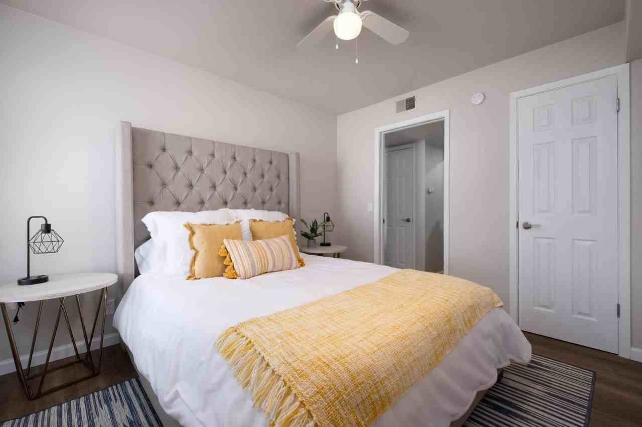 Paramount Square Apartments - Photo 2 of 3