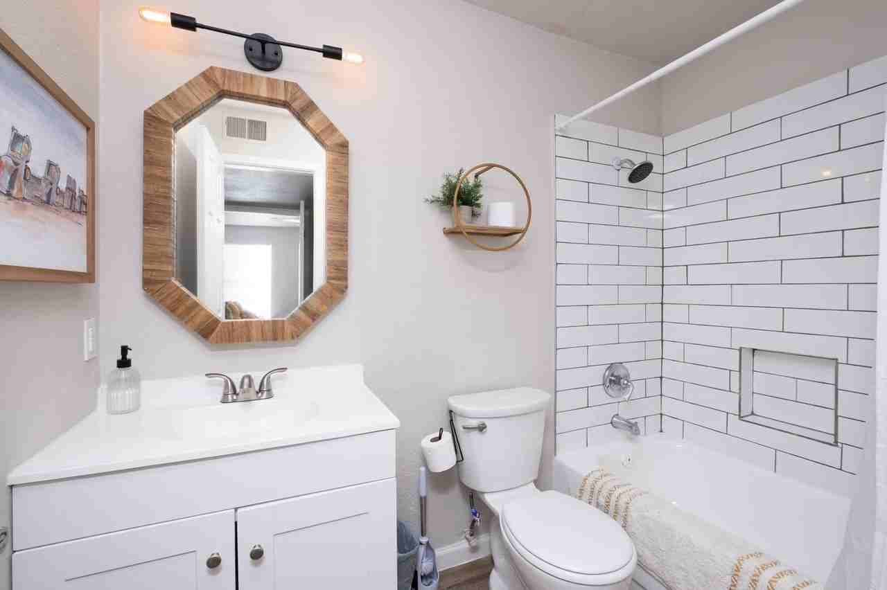 Paramount Square Apartments - Photo 3 of 3