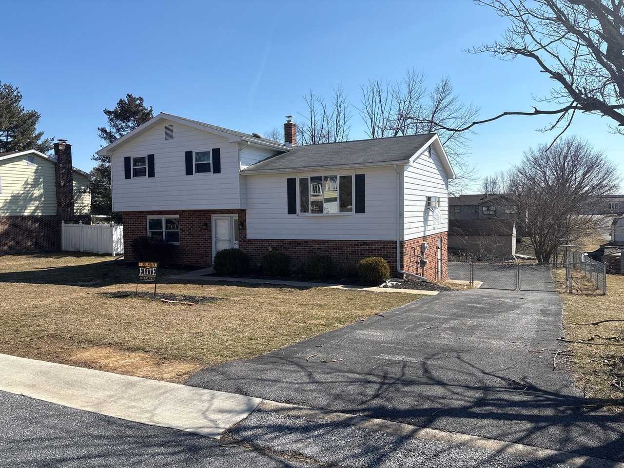 2530 Danielle Dr - Photo 2 of 32