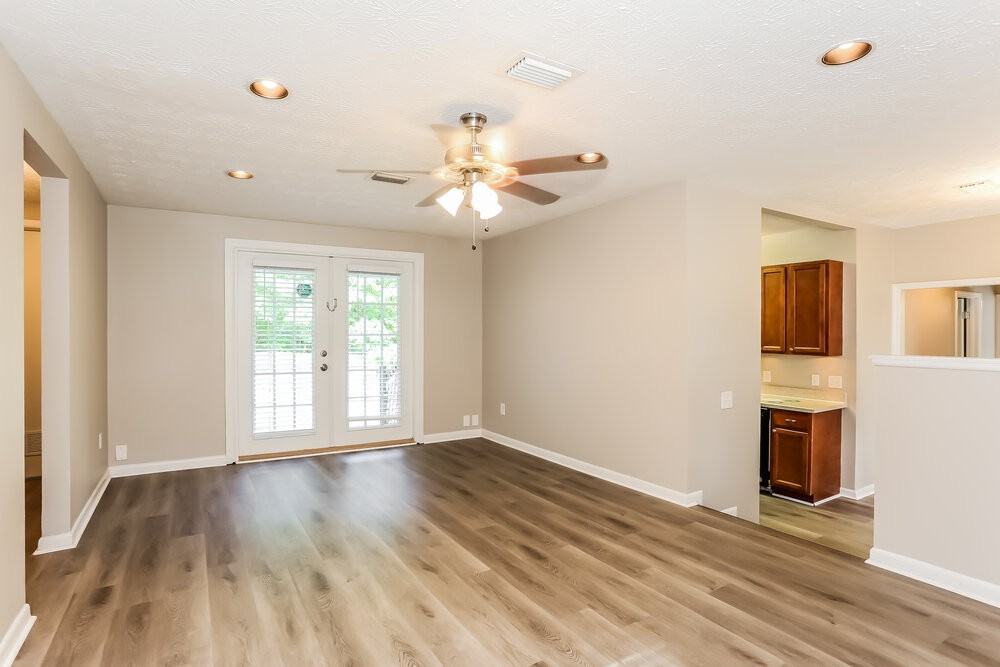 1655 Aletha Dr - Photo 4 of 16