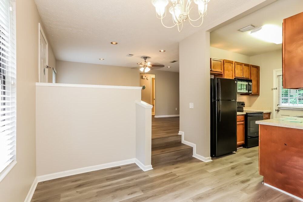 1655 Aletha Dr - Photo 5 of 16