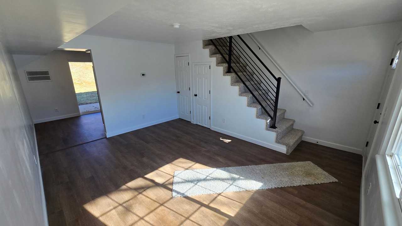 454 N Central Ave #3 - Photo 3 of 20