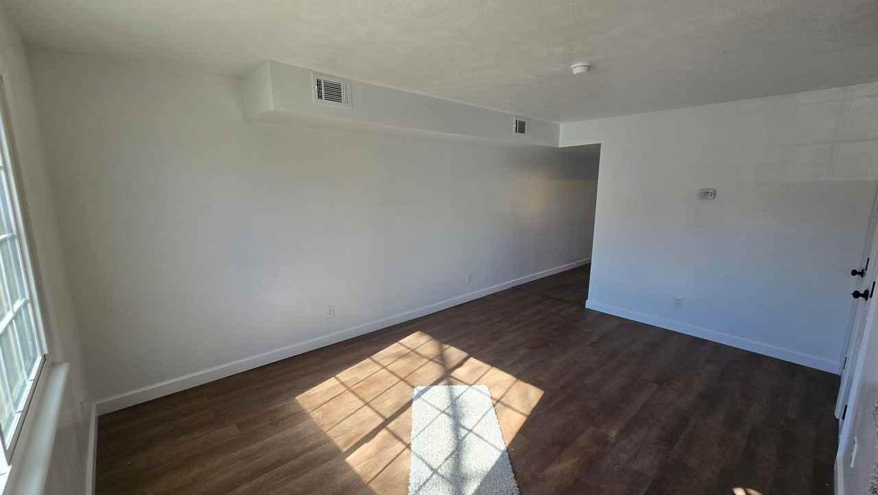 454 N Central Ave #3 - Photo 4 of 20