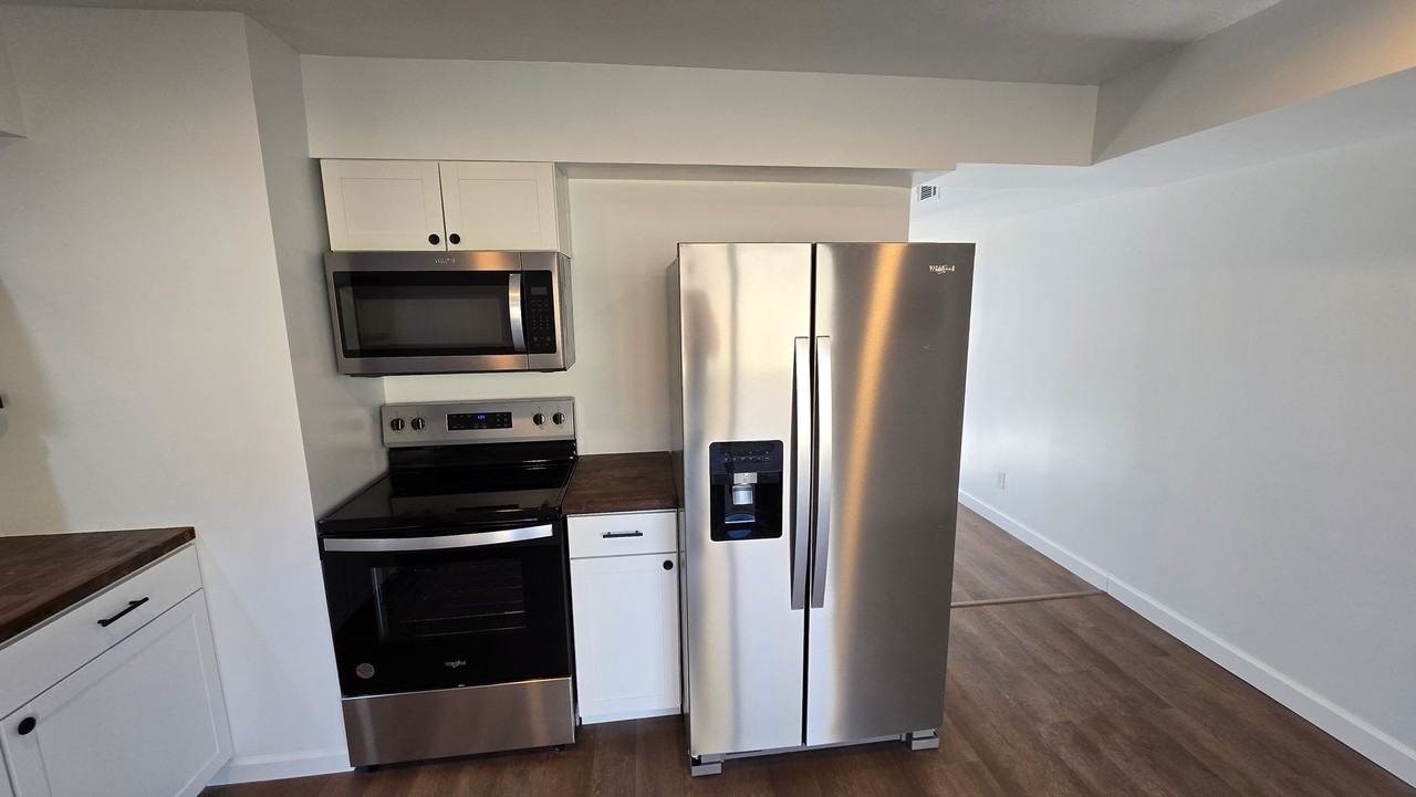 454 N Central Ave #3 - Photo 5 of 20