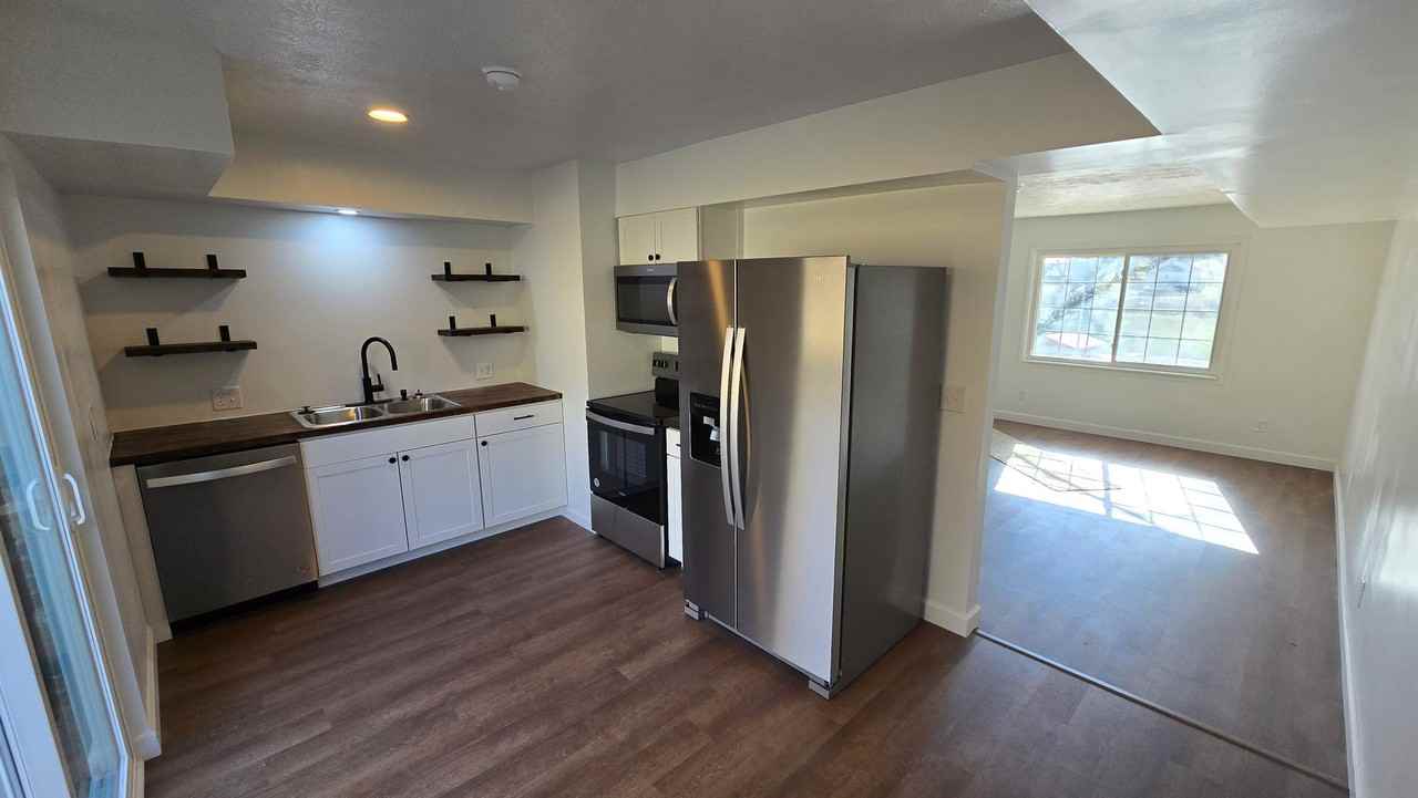 454 N Central Ave #3 - Photo 6 of 20