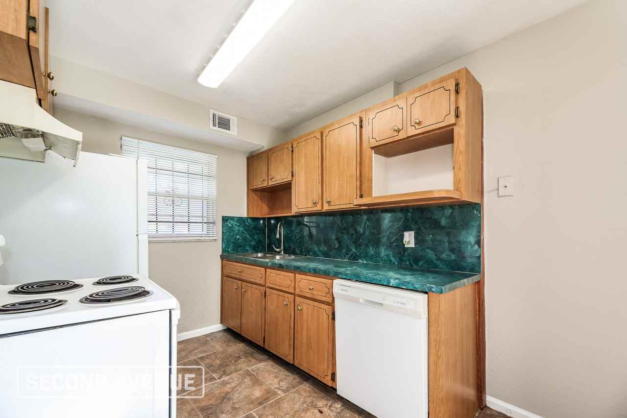 9402 Devonshire Blvd - Photo 7 of 26