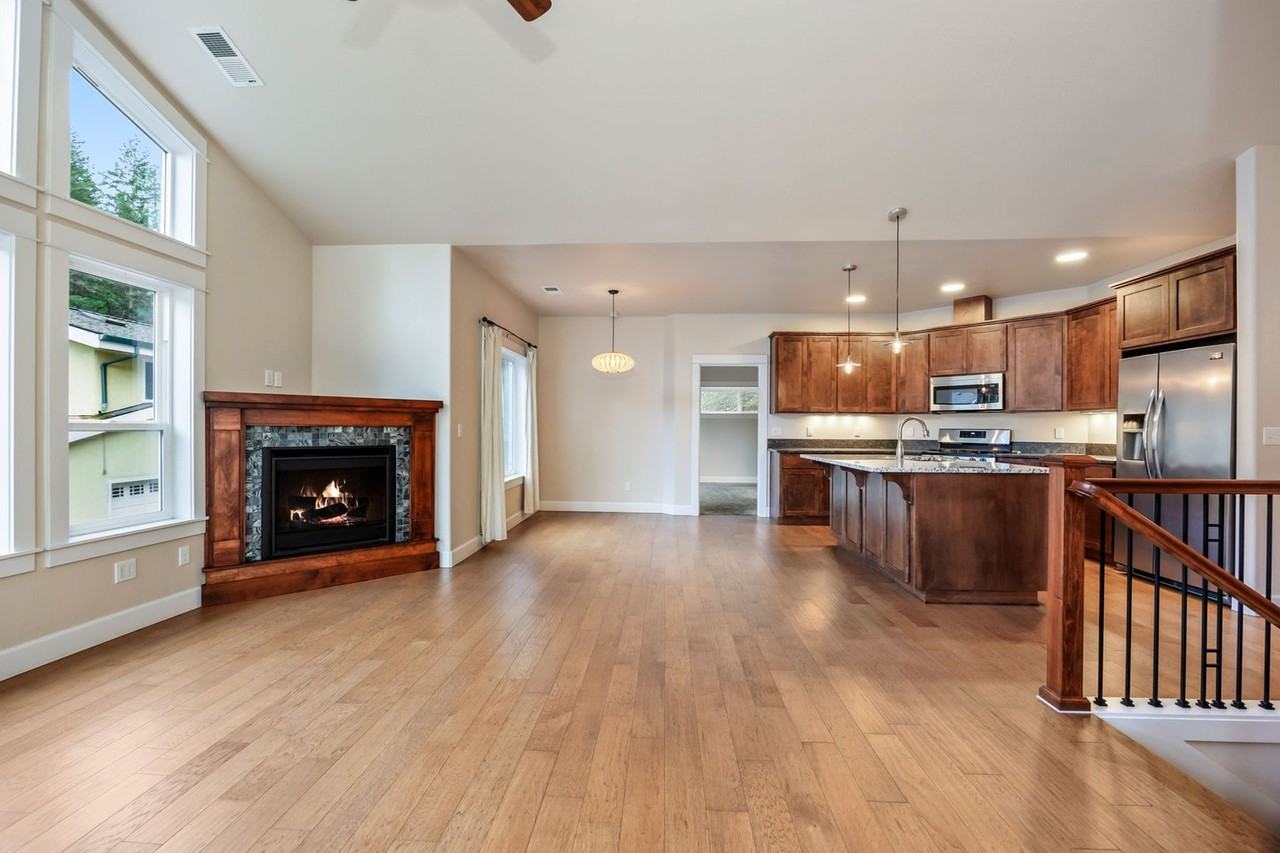 215 Oak Knl - Photo 2 of 46