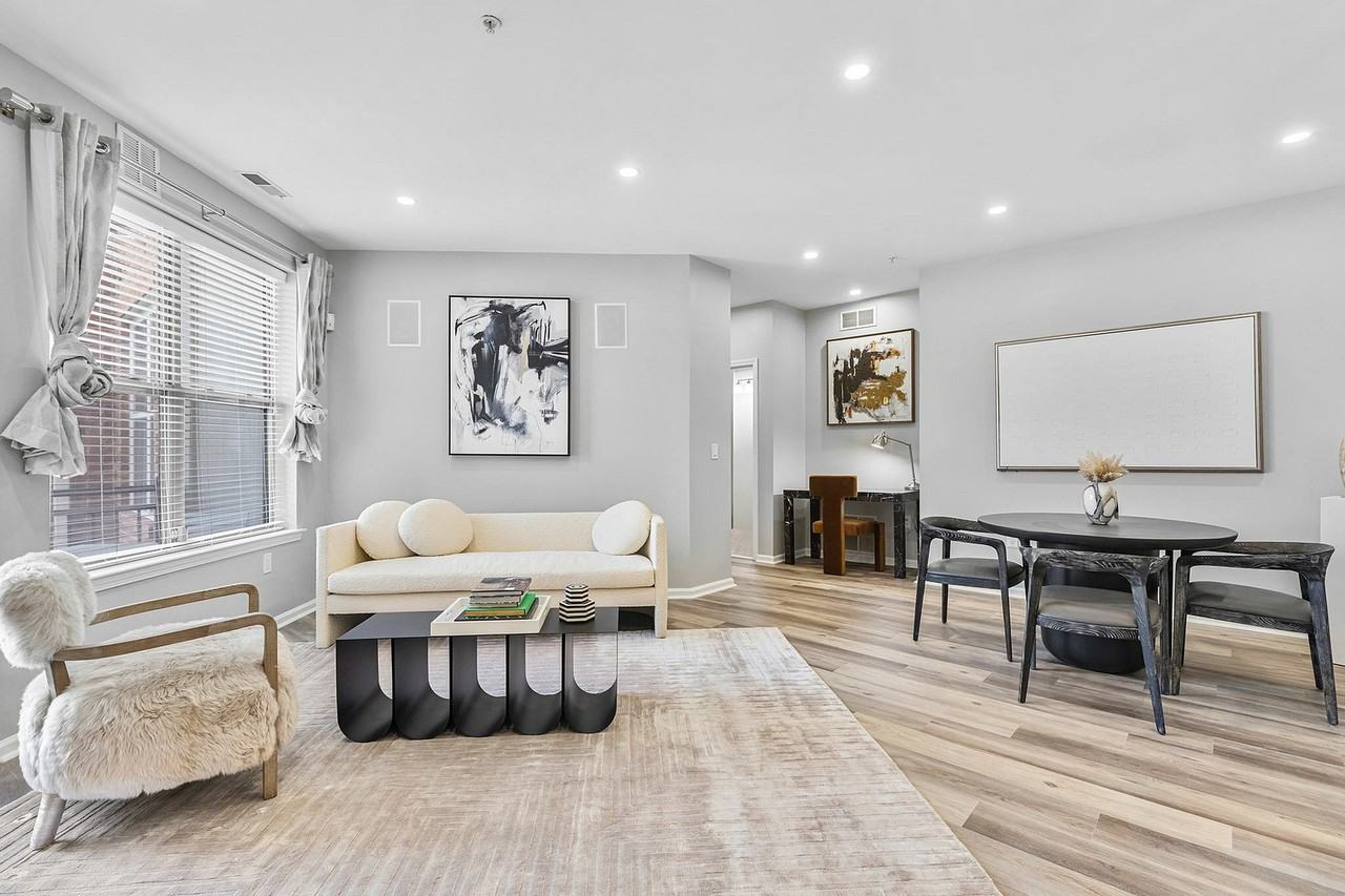 Renaissance Plaza Square - Photo 2 of 49