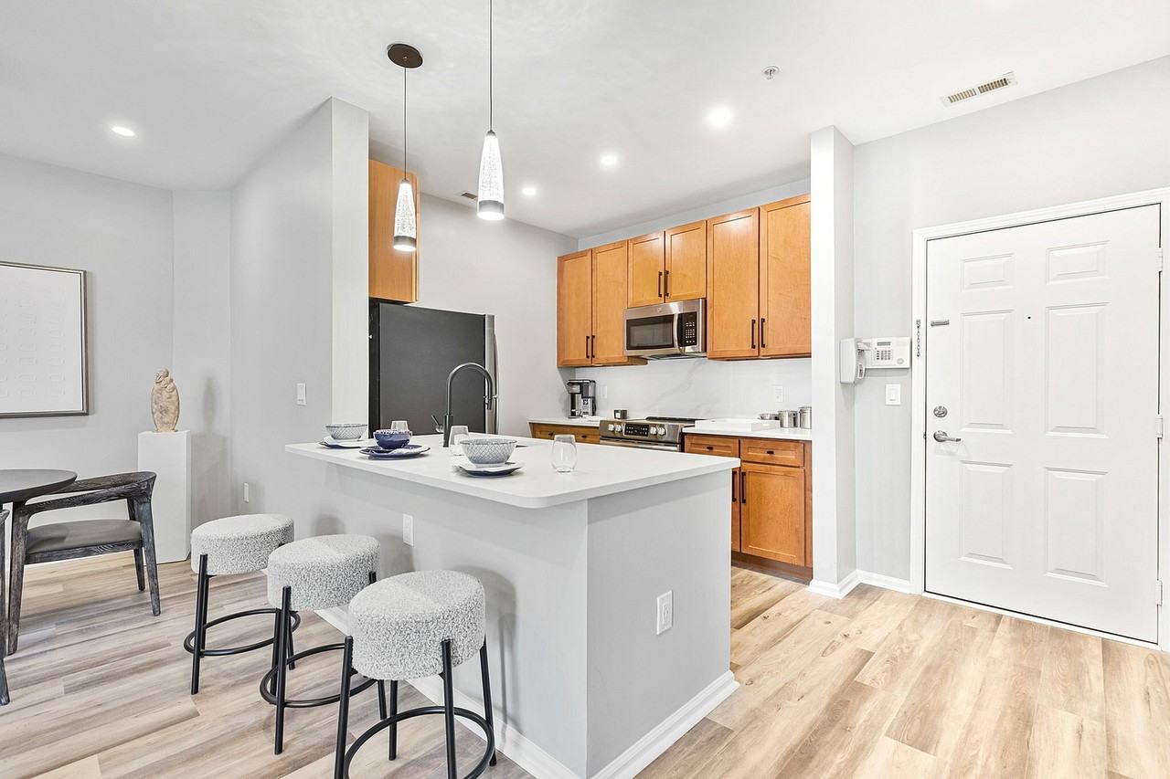 Renaissance Plaza Square - Photo 3 of 49