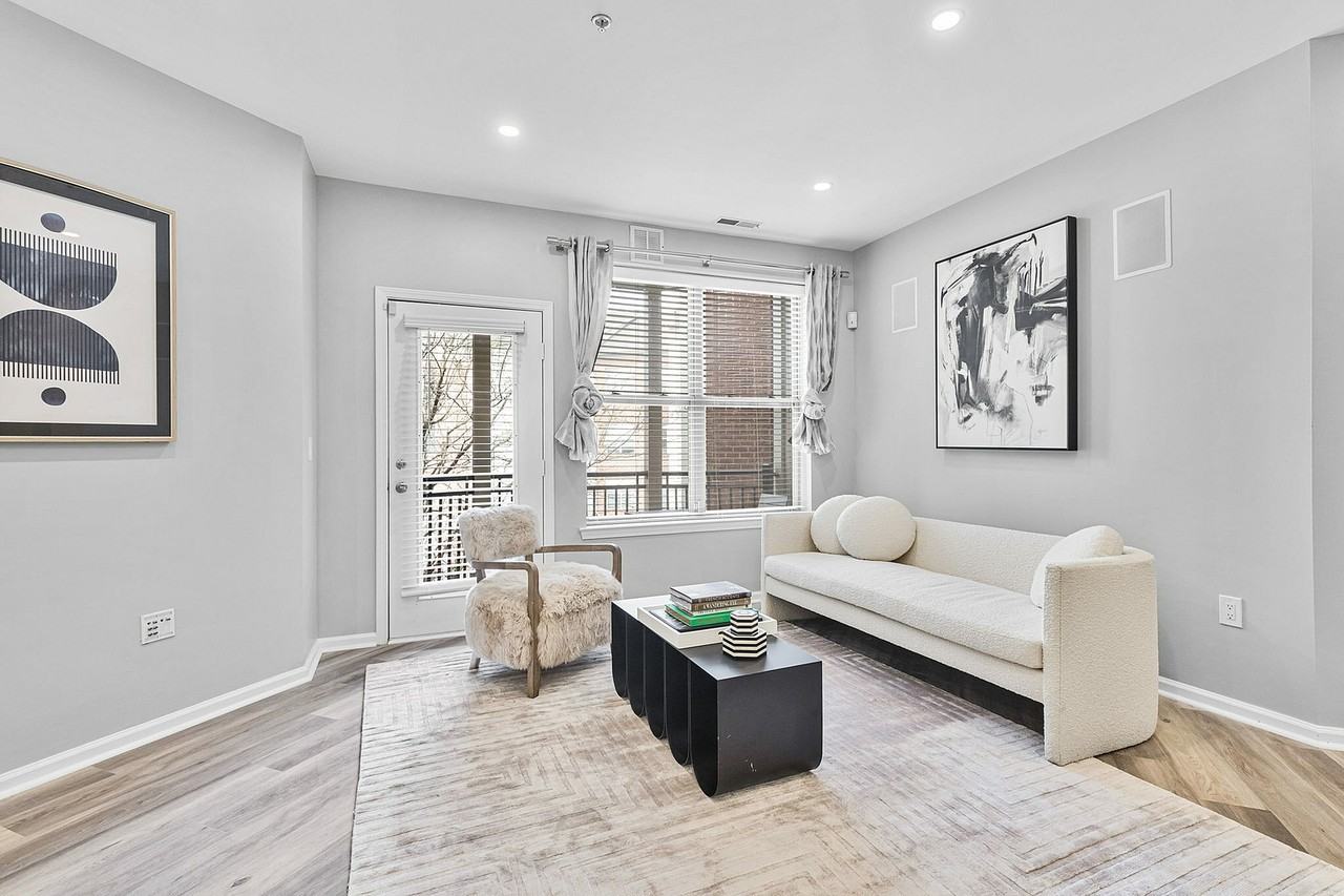 Renaissance Plaza Square - Photo 5 of 49