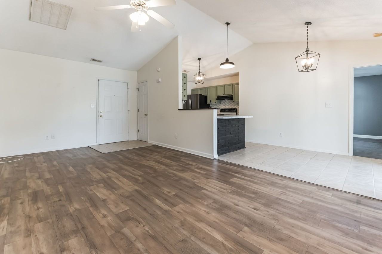 106 Waterfall Dr - Photo 3 of 30