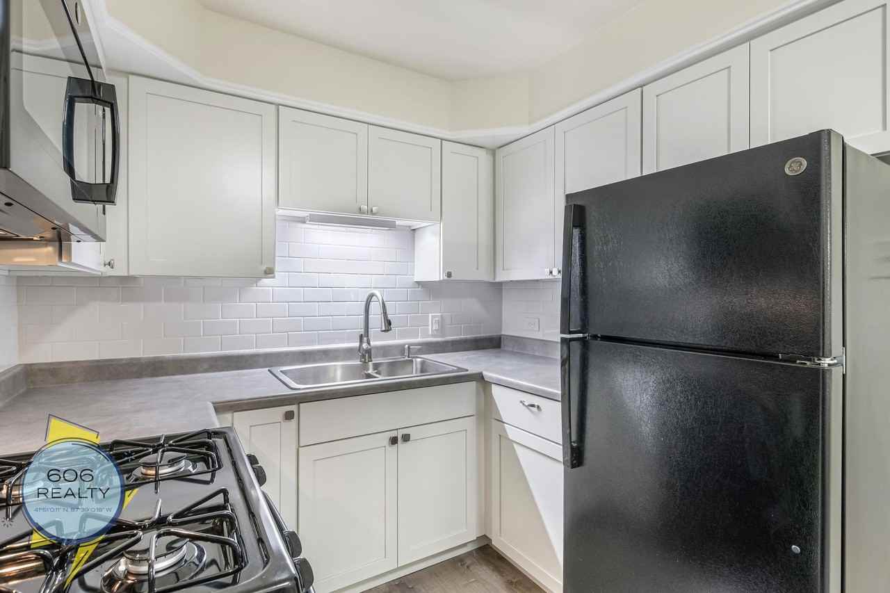 1039 College - Photo 2 of 30