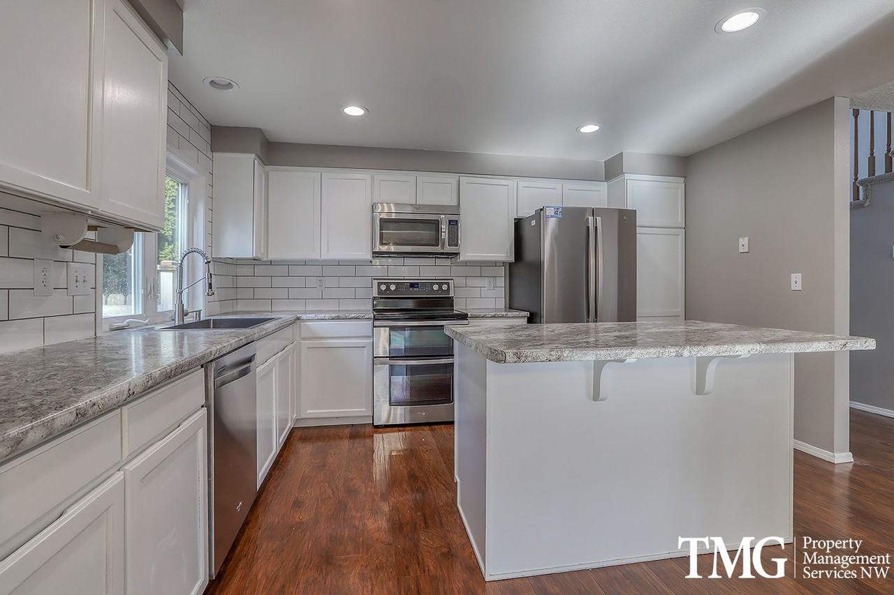 16903 Se 28th St - Photo 2 of 36